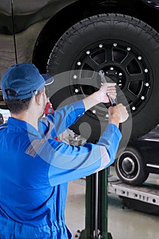 Mechanic replace new tire in workshop