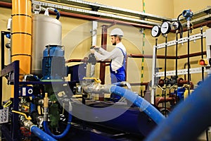 Mechanical inspector turning gate valve on oil and gas factory