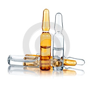 Medical ampoules with reflection