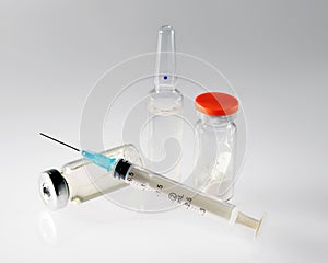 Medical ampoules and syringe