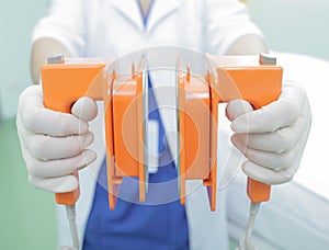 Medical defibrillator