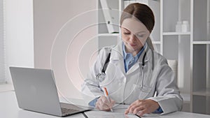 A medical expert, while serving patients, provides effective medical care and maintains detailed records for better