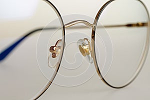 Medical eyeglass frames, selective focus, macro, myopia and selection of glasses
