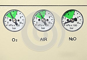 Medical gas pressure measuring device