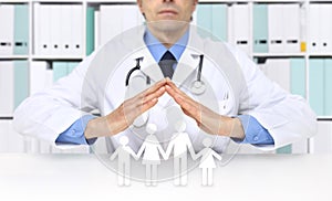 Medizinisch versicherung Arzt Hände Familie symbole 