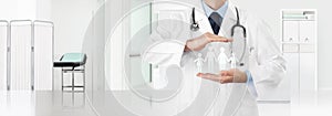 Medico assicurazione medici mani proteggere famiglia icona clinica copiare spazio un formato pubblicitario per siti ragnatela 