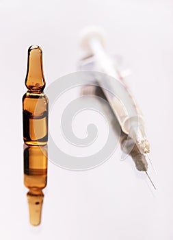 Medical phial and syringe