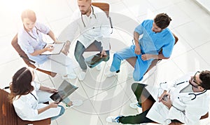 Medical staff ,discussing the work plan with the patients