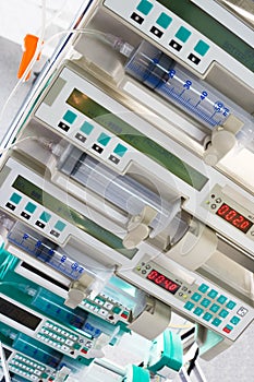 Medical syringe pumps