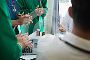 The medical team joins hands after the meeting and discusses the treatment of severely ill patients and can come to a conclusion