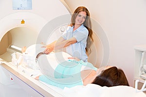 Medical technical assistant preparing scan of knee with MRI