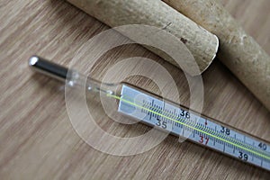 Medical thermometer mercurial with temperature to measure the body temperature