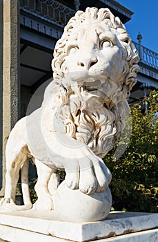 Medici lion with ball near Vorontsov Palace