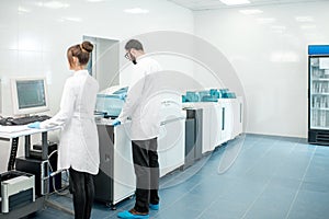 Medics configuring analyzer machine