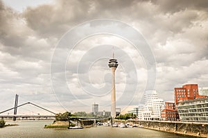 Medienhafen DÃ¼sseldorf mit Rheinturm