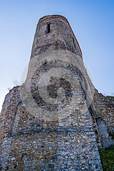Středověký hrad Čachtice, historické sídlo slavné hraběnky Bathory