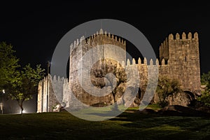 Medievale castello di notte 