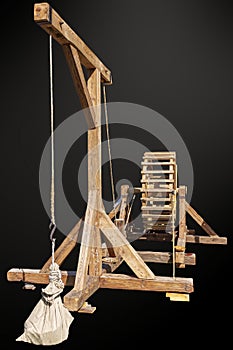 Medieval crane for lifting loads