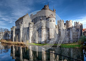 El medieval Castillo de Gravensteen en Gante, Bélgica.