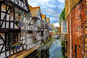 Medieval houses and river Stour in Canterbury Old Town, Kent, En