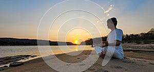 Meditation beside Knong river