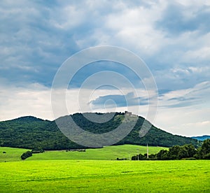 Malý středověký hrad Medziansky na Slovensku