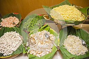 Mee curry ingredient, prawn,chicken meat, soucr, and long bean served on table