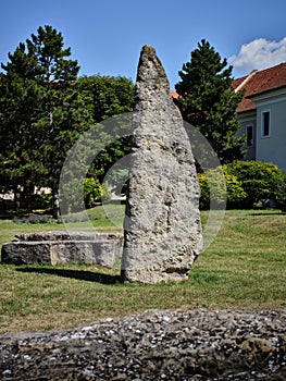 Megaliths of Holic originating from a prehistoric roundel