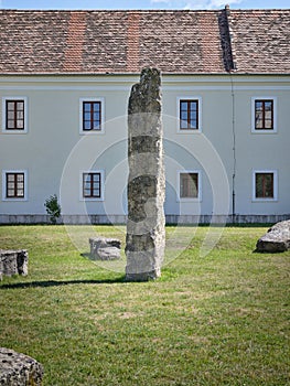 Megaliths of Holic originating from a prehistoric roundel