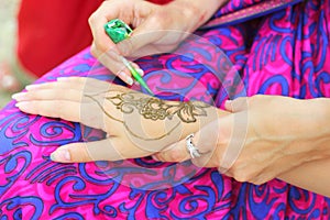 Mehendi: Henna body painting