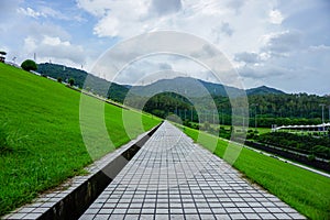 Meilin reservoir, shenzhen city, the middle position of the dam crosswalk