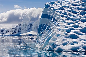 Melt structured iceberg