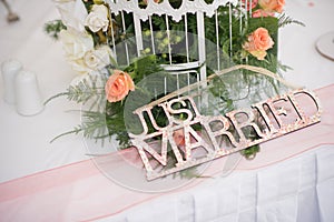 Memorable signs for an unforgettable wedding photo