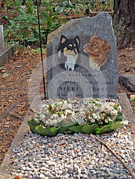 Memorial for Nikki and Tessu