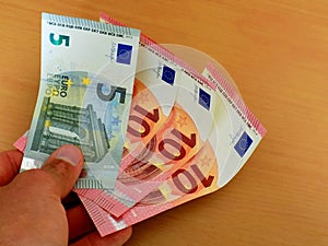 Men holding euro banknotes