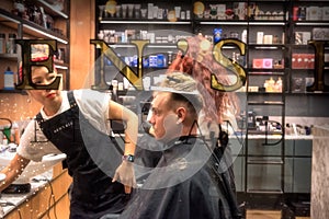 Men`s Barbershop stylizing routine