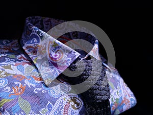 Men`s dark-sleeved floral shirt with blue knit tie