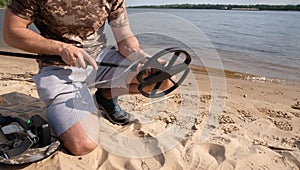 Men on the shore getting ready for a treasure hunt with a metal detector