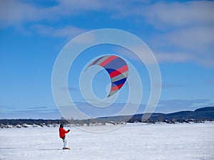 Men ski kiting