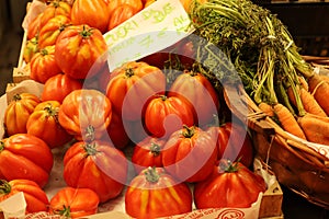 Mercado Orientale Genova - tomatoes for sale