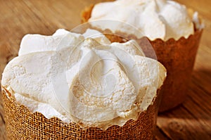 Merengues, spanish baked meringue
