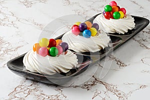 Meringue cups with colorful candy