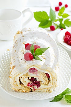 Meringue roulade