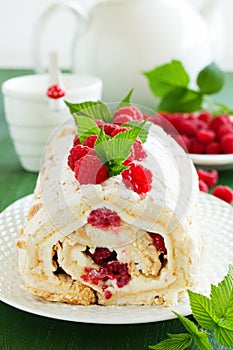 Meringue roulade with cream