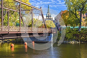 Merriam street bridge, autumn