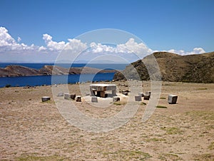 Mesa ceremonial at isla del sol at lago titicaca