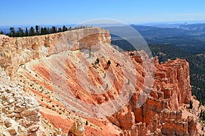 Mesmerizing shot of Bryce Canyon National Park at Navajo Loop Trail, Utah, USA