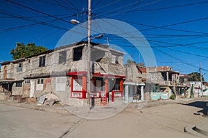 Mess of wires in Guantanamo, Cu