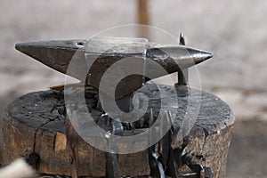 Metal anvil tool