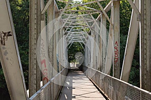A metal bridge over the BÃ³br River.